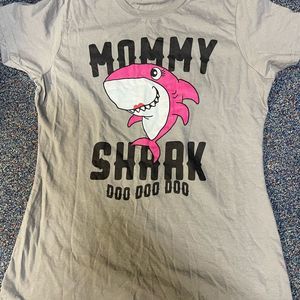Mommy Gray Shark T Shirt Size Small